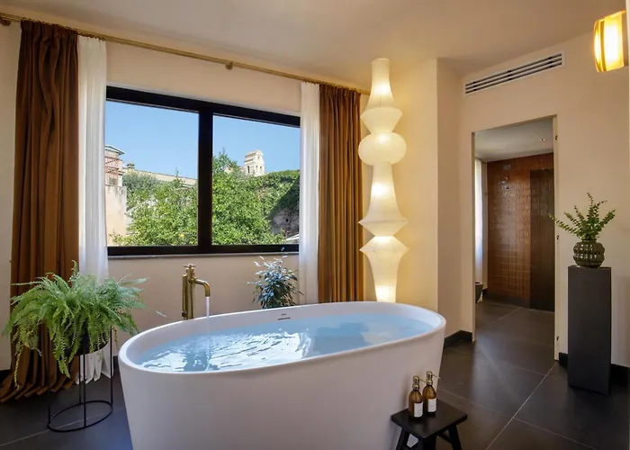 Pensjonat Daplace - Palazzo Serpe Near Colosseum 4*