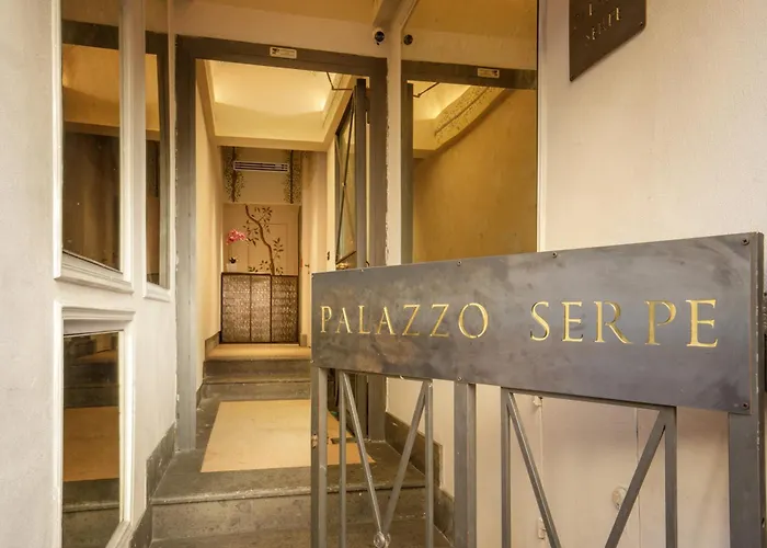 Pensjonat Daplace - Palazzo Serpe Near Colosseum 4*