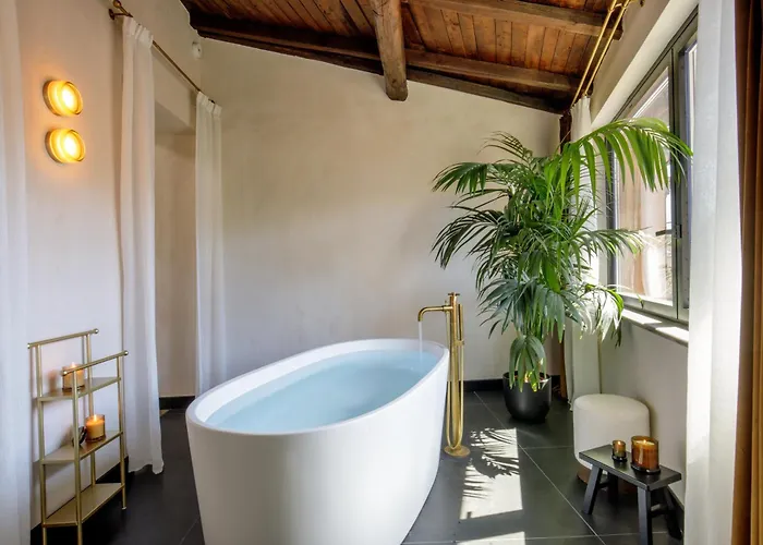 Daplace - Palazzo Serpe Near Colosseum 4* Rzym